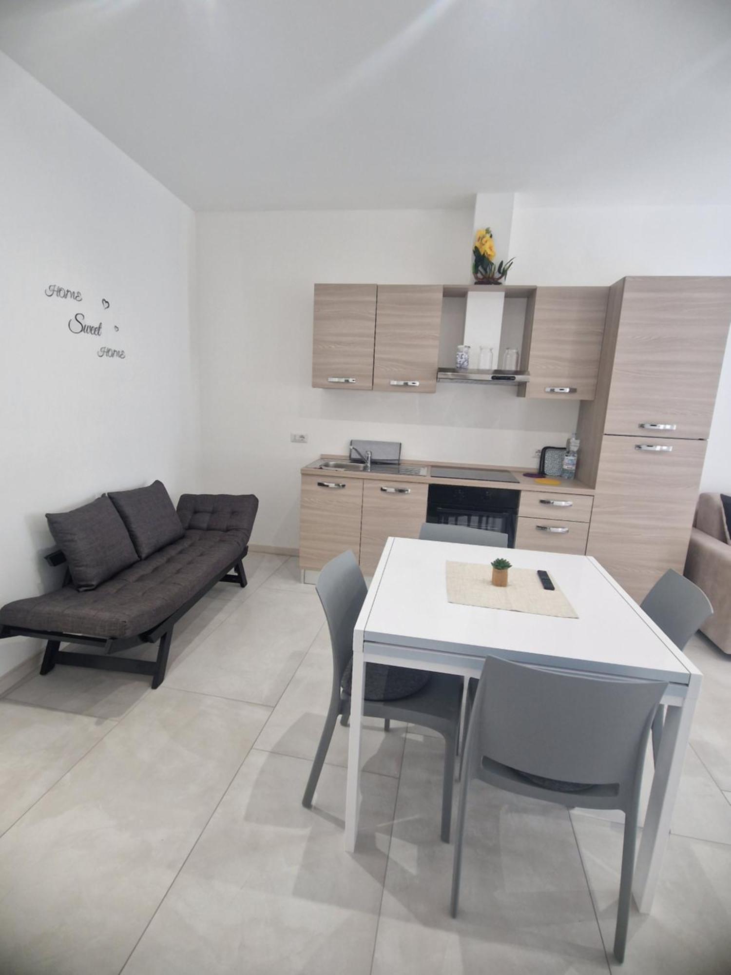 Enissa Apartment Cislago ภายนอก รูปภาพ